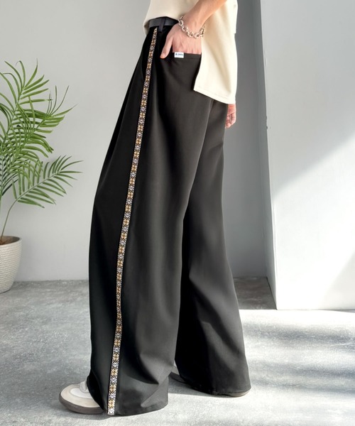 Java（ジャバ）の「《JaVaジャバコラボ》サイドラインで魅せる。裾ドロスト付き ジャカードブレード ツータックスラックス（スラックス・メンズ・グレー/ブラック・MEDIUM/LARGE/SMALL）」の2枚目の写真