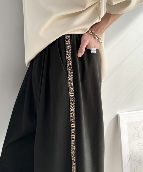 Java（ジャバ）の「《JaVaジャバコラボ》サイドラインで魅せる。裾ドロスト付き ジャカードブレード ツータックスラックス（スラックス・メンズ・グレー/ブラック・MEDIUM/LARGE/SMALL）」の4枚目の写真