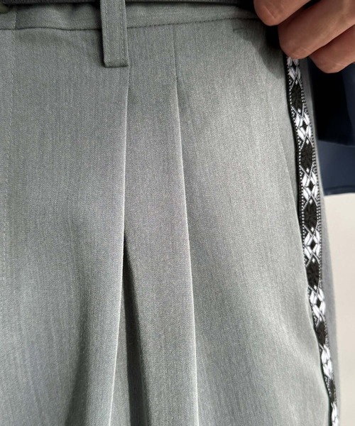 Java（ジャバ）の「《JaVaジャバコラボ》サイドラインで魅せる。裾ドロスト付き ジャカードブレード ツータックスラックス（スラックス・メンズ・グレー/ブラック・MEDIUM/LARGE/SMALL）」の21枚目の写真