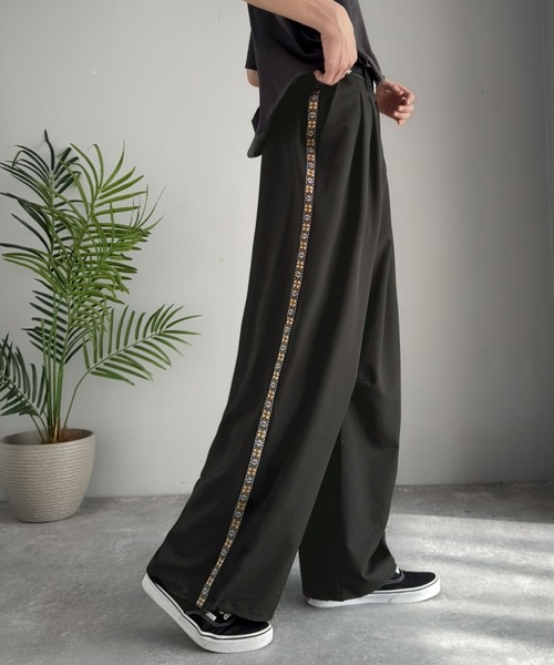 Java（ジャバ）の「《JaVaジャバコラボ》サイドラインで魅せる。裾ドロスト付き ジャカードブレード ツータックスラックス（スラックス・メンズ・グレー/ブラック・MEDIUM/LARGE/SMALL）」の7枚目の写真