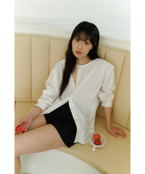 MAGNET ARCHIVE(マグネット アーカイブ)の「Pery Shirring Shirt (White)(シャツ/ブラウス・レディース・その他・FREE)」の2枚目の写真