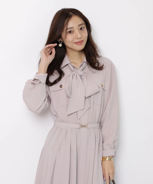 JUSGLITTY（ジャスグリッティー）の「２ＷＡＹボウタイシャツワンピース（ワンピース・レディース・グレイッシュベージュ/ピンク・2/1/0）」の7枚目の写真