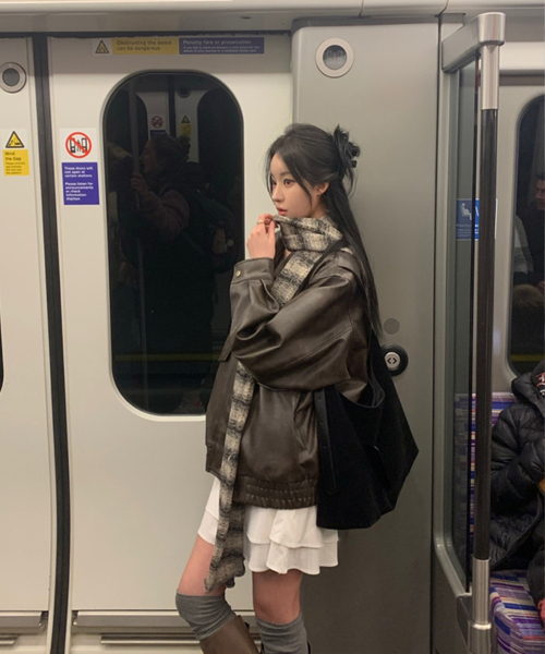 ANOETIC(アノエティック)の「ANC SUEDE HOBO BAG & CARD WALLET SET_BLACK(ショルダーバッグ・レディース・ブラック・FREE)」の2枚目の写真