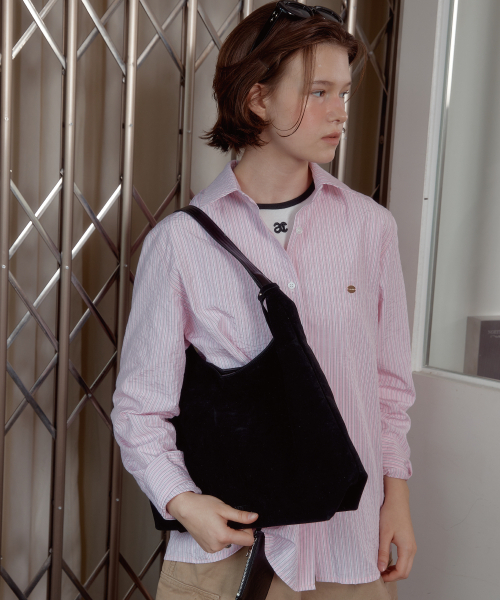 ANOETIC(アノエティック)の「ANC SUEDE HOBO BAG & CARD WALLET SET_BLACK(ショルダーバッグ・レディース・ブラック・FREE)」の5枚目の写真