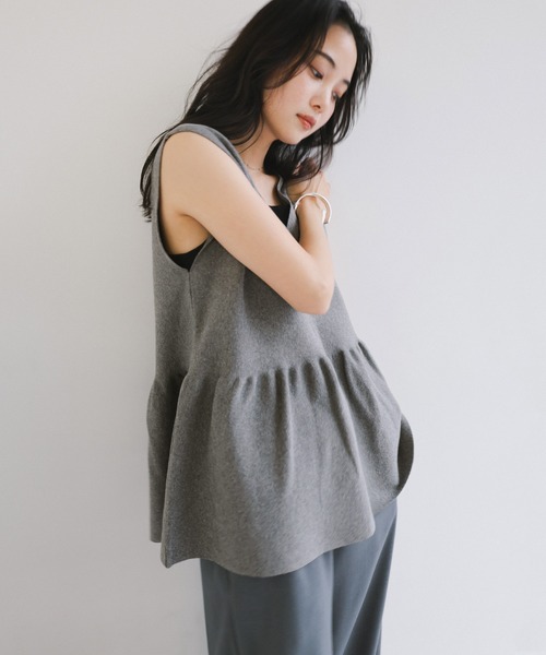 andme(アンドミー)の「金ボタンペプラムノースリーブニットトップス(カーディガン/ボレロ・レディース・ブラウン/ブラック/グレー/オフホワイト/ネイビー/ベージュ・M)」の19枚目の写真