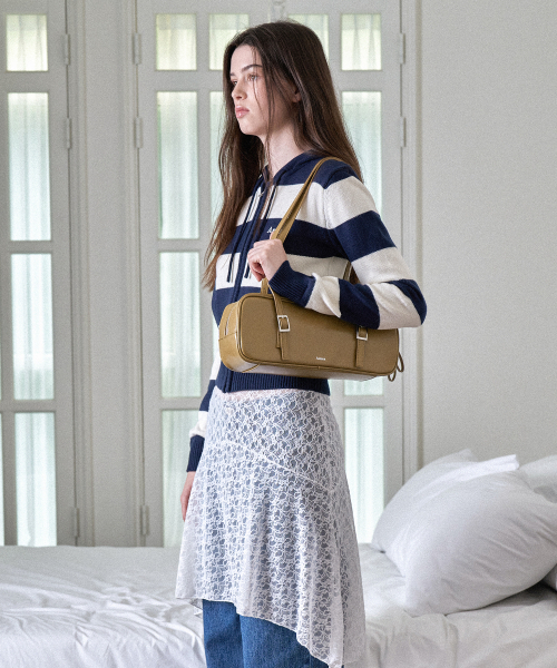 AMESWORLDWIDE（アメスワールドワイド）の「BUCKLE STRAP SHOULDER BAG OLIVE（ショルダーバッグ・レディース・その他・FREE）」の3枚目の写真