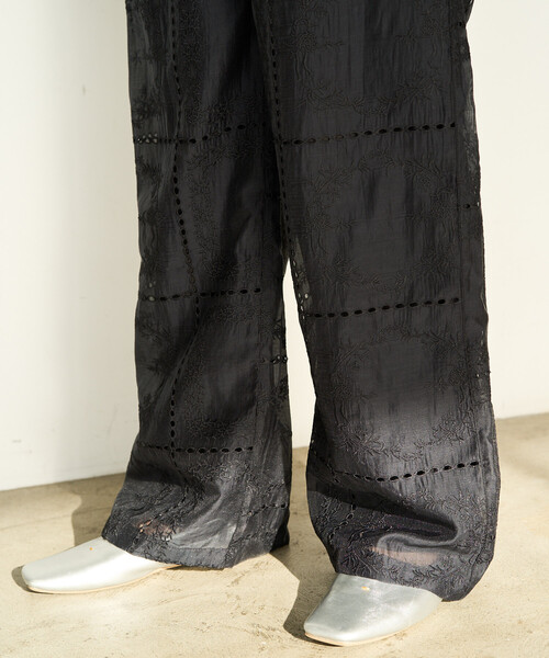 FREAK'S STORE(フリークスストア)の「限定展開 パッチワーク風 総刺繍 ルーズパンツ(セットアップ対応)(その他パンツ・レディース・オフホワイト/ブラック/ブラウン・フリ-)」の12枚目の写真
