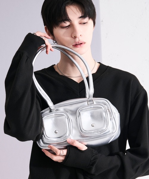 Ellno Loset(エルノロゼット)の「2ポケットラウンドショルダーバッグ(ショルダーバッグ・メンズ・シルバー/ブラック・FREE)」の15枚目の写真
