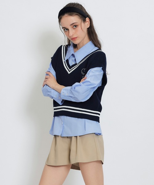 REDYAZEL（レディアゼル）の「カレッジライクラインベスト×シャツブラウス（ニット/セーター・レディース・ホワイト/グレー/イエロー/ネイビー・FREE）」の17枚目の写真