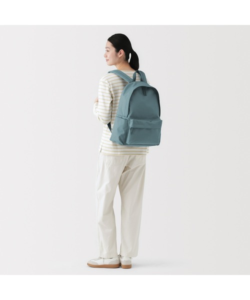 無印良品(ムジルシリョウヒン)の「肩の負担を軽くする 撥水 リュックサック(バックパック/リュック・レディース・グレー/ライトグリーン/ブルー系・FREE)」の3枚目の写真