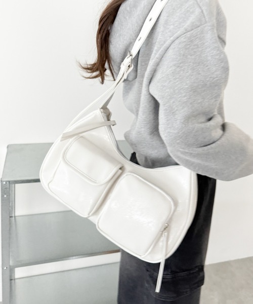 WEGO（ウィゴー）の「WEGO/立体ポケットハトメベルトバッグ（ショルダーバッグ・レディース・ブラウン/ホワイト/ブラック・FREE）」の2枚目の写真