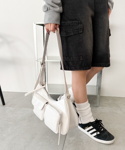 WEGO（ウィゴー）の「WEGO/立体ポケットハトメベルトバッグ（ショルダーバッグ・レディース・ブラウン/ホワイト/ブラック・FREE）」の6枚目の写真