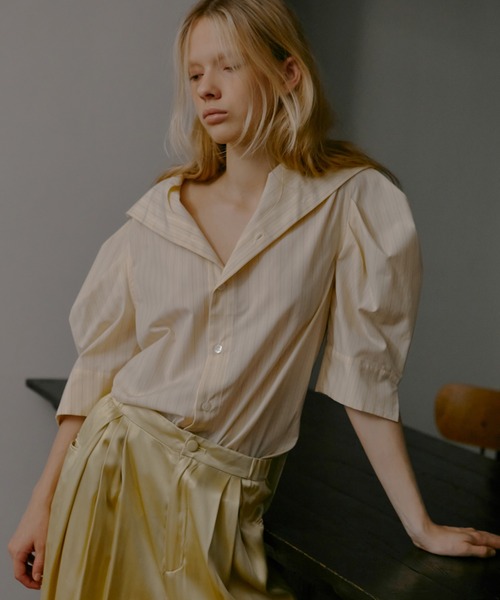 IRENENNE(アイレネ)の「タックスリーブショートスリーブシャツ / Tuck-Sleeve Short Sleeve Shirt(シャツ/ブラウス・レディース・オフホワイト/ライトイエロー/ライトブルー・36/38)」の1枚目の写真