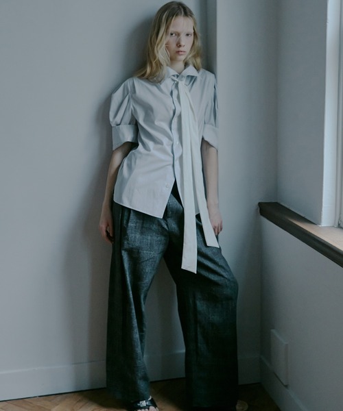 IRENENNE(アイレネ)の「タックスリーブショートスリーブシャツ / Tuck-Sleeve Short Sleeve Shirt(シャツ/ブラウス・レディース・オフホワイト/ライトイエロー/ライトブルー・36/38)」の4枚目の写真