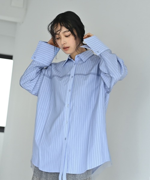 STYLE DELI（スタイルデリ）の「【BLK001】ブロード＆ストライプチュールかぶせシャツ（シャツ/ブラウス・レディース・ブルー・FREE）」の2枚目の写真