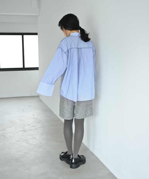 STYLE DELI（スタイルデリ）の「【BLK001】ブロード＆ストライプチュールかぶせシャツ（シャツ/ブラウス・レディース・ブルー・FREE）」の7枚目の写真