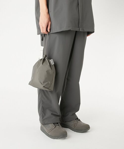 OUTDOOR PRODUCTS（アウトドアプロダクツ）の「N.HOOLYWOOD TPES × OUTDOOR PRODUCTS / DRAWSTRING BAG (SMALL)（ハンドバッグ・メンズ・ブラック/チャコール/ベージュ・ONE）」の8枚目の写真
