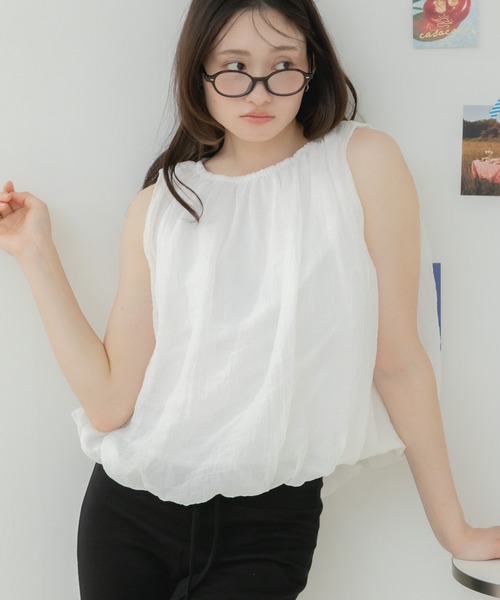 HEILIS(ヘイリス)の「シアーワッシャーバルーンノースリーブブラウス / ノースリーブブラウス シアーブラウス バルーントップス ギャザーブラウス ワッシャー加工 軽量トップス ノースリーブトップス ふんわりブラウス 夏トップス 韓国ファッション カジュアル フェミニン(シャツ/ブラウス・レディース・ブラック/オフホワイト/ブルー・FREE)」の2枚目の写真