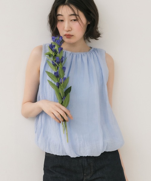 HEILIS(ヘイリス)の「シアーワッシャーバルーンノースリーブブラウス / ノースリーブブラウス シアーブラウス バルーントップス ギャザーブラウス ワッシャー加工 軽量トップス ノースリーブトップス ふんわりブラウス 夏トップス 韓国ファッション カジュアル フェミニン(シャツ/ブラウス・レディース・ブラック/オフホワイト/ブルー・FREE)」の3枚目の写真