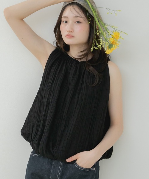 HEILIS(ヘイリス)の「シアーワッシャーバルーンノースリーブブラウス / ノースリーブブラウス シアーブラウス バルーントップス ギャザーブラウス ワッシャー加工 軽量トップス ノースリーブトップス ふんわりブラウス 夏トップス 韓国ファッション カジュアル フェミニン(シャツ/ブラウス・レディース・ブラック/オフホワイト/ブルー・FREE)」の4枚目の写真