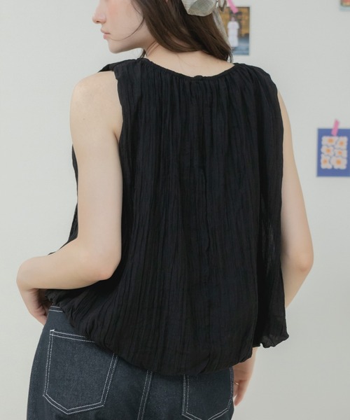HEILIS(ヘイリス)の「シアーワッシャーバルーンノースリーブブラウス / ノースリーブブラウス シアーブラウス バルーントップス ギャザーブラウス ワッシャー加工 軽量トップス ノースリーブトップス ふんわりブラウス 夏トップス 韓国ファッション カジュアル フェミニン(シャツ/ブラウス・レディース・ブラック/オフホワイト/ブルー・FREE)」の7枚目の写真