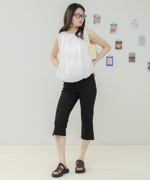 HEILIS(ヘイリス)の「シアーワッシャーバルーンノースリーブブラウス / ノースリーブブラウス シアーブラウス バルーントップス ギャザーブラウス ワッシャー加工 軽量トップス ノースリーブトップス ふんわりブラウス 夏トップス 韓国ファッション カジュアル フェミニン(シャツ/ブラウス・レディース・ブラック/オフホワイト/ブルー・FREE)」の17枚目の写真