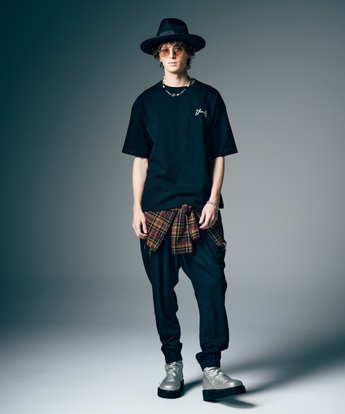 glamb(グラム)の「Shadow Stripe Tapered Slacks / シャドーストライプテーパードスラックス(スラックス・メンズ・グレー/ブラック・S/M/L)」の11枚目の写真