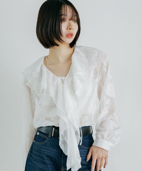 PAGEBOY（ページボーイ）の「シアーレースジャガードフリルブラウス（シャツ/ブラウス・レディース・ネイビー/ブラック/オフホワイト・FREE）」の2枚目の写真