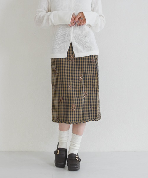 31 Sons de mode(トランテアン ソン ドゥ モード)の「ビジューフラワー刺繍チェックミニスカート(スカート・レディース・ブラウン・S/M)」の1枚目の写真