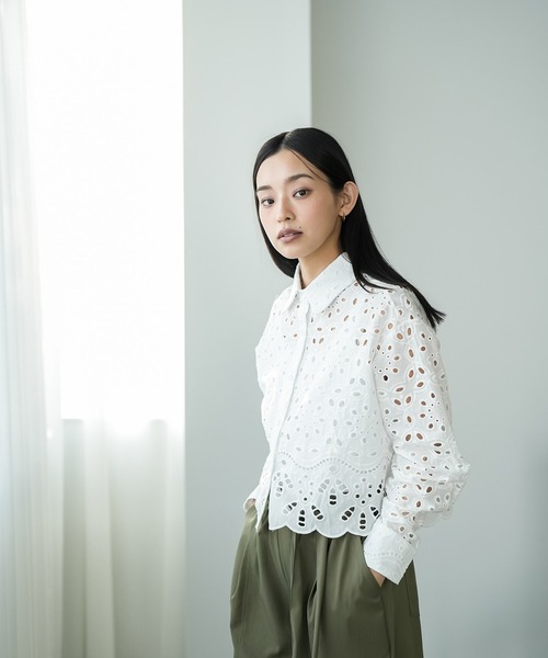 mili an deni(ミリアンデニ)の「カットレースブラウス(シャツ/ブラウス・レディース・オフホワイト/サックスブルー・M)」の7枚目の写真