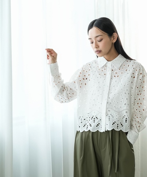 mili an deni(ミリアンデニ)の「カットレースブラウス(シャツ/ブラウス・レディース・オフホワイト/サックスブルー・M)」の8枚目の写真