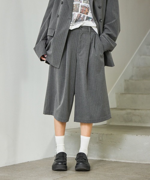 PBLIM（ページボーイリム）の「《UNISEX》【PBLIM/セットアップ対応】ストライプハーフパンツ（スラックス・レディース・ネイビー系/グレー系その他・LARGE/MEDIUM）」の3枚目の写真