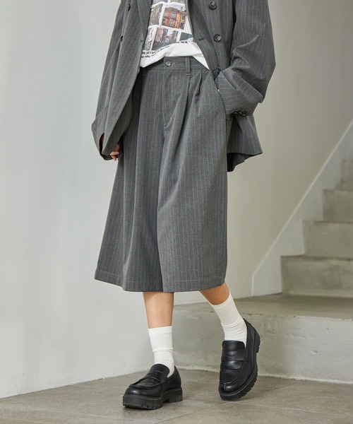 PBLIM（ページボーイリム）の「《UNISEX》【PBLIM/セットアップ対応】ストライプハーフパンツ（スラックス・レディース・ネイビー系/グレー系その他・LARGE/MEDIUM）」の4枚目の写真