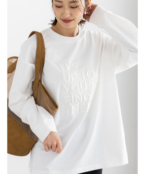 Te chichi（テチチ）の「エンブロイダリーロゴTシャツ（Tシャツ/カットソー・レディース・アイボリー/チャコールグレー/レッド・F）」の2枚目の写真