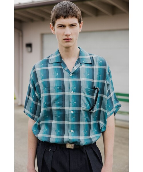 BEAMS PLUS(ビームスプラス)の「Open Collar Sashiko Ombre(シャツ/ブラウス・メンズ・ロイヤルブルー/ブラウン・SMALL/MEDIUM/X-LARGE/LARGE)」の2枚目の写真