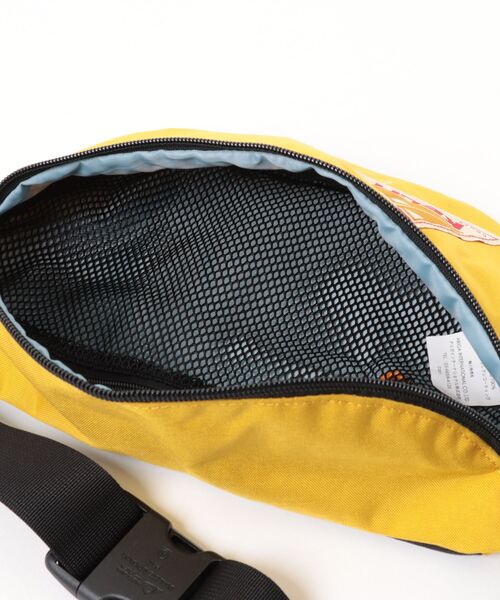 TSURUYA(ツルヤ)の「《KELTY》SLIM FANNY(ボディバッグ/ウエストポーチ・メンズ・オリーブ/ブラウン系その他/セージグリーン/マスタード・フリー)」の7枚目の写真