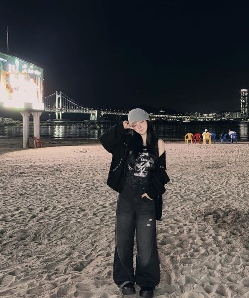 IDWS(アイドンワナセル)の「Bomin Curved Denim Pants Black(デニムパンツ・レディース・その他・1/2/0)」の2枚目の写真