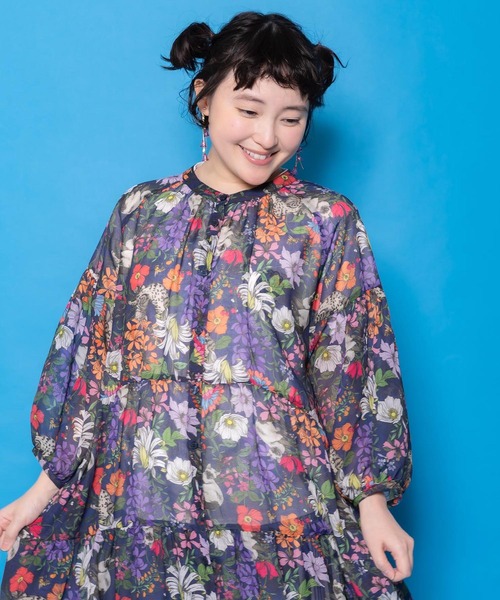 ScoLar（スカラー）の「161674：花ネコ柄シアー素材ティアードシャツワンピ（シャツワンピース・レディース・ネイビー/ブラック・M）」の17枚目の写真