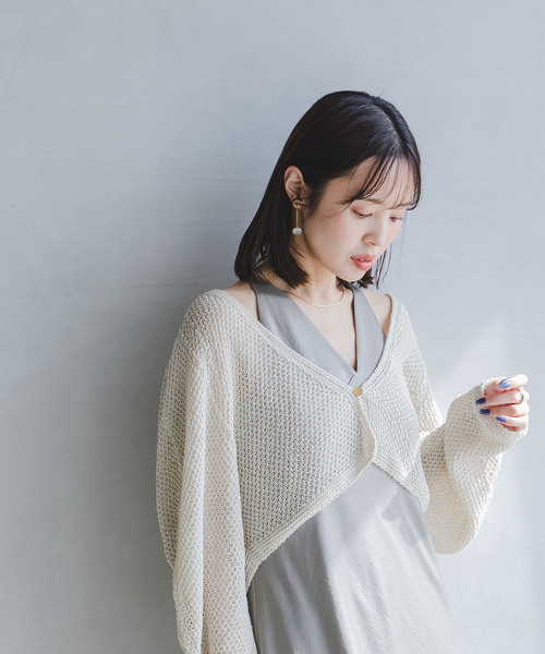 Noble（ノーブル）の「《追加・新色》ペーパーヤーン カノコショートVカーディガン（カーディガン/ボレロ・レディース・チャコールグレー/アイボリー・FREE）」の15枚目の写真