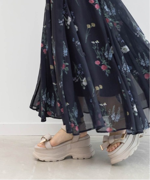 RANDA(ランダ)の「【Botanical Bloom】ボタニカルフラワーシフォンワンピース(ワンピース・レディース・ネイビー/ホワイト・0/1)」の21枚目の写真
