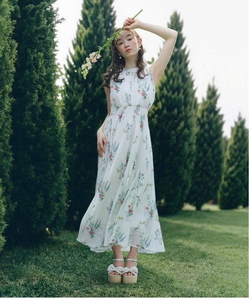 RANDA(ランダ)の「【Botanical Bloom】ボタニカルフラワーシフォンワンピース(ワンピース・レディース・ネイビー/ホワイト・0/1)」の4枚目の写真