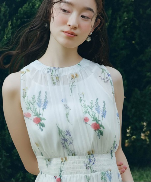 RANDA(ランダ)の「【Botanical Bloom】ボタニカルフラワーシフォンワンピース(ワンピース・レディース・ネイビー/ホワイト・0/1)」の6枚目の写真