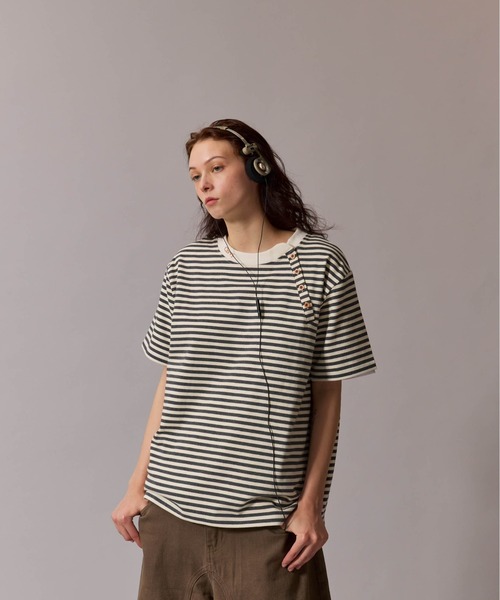 CIVVY.(シヴィ―)の「Side Button Border Tee - サイド ボタン ボーダー Tシャツ(Tシャツ/カットソー・メンズ・ホワイト/ブラック・MEDIUM/LARGE)」の1枚目の写真