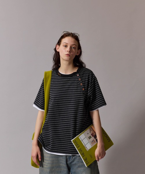 CIVVY.(シヴィ―)の「Side Button Border Tee - サイド ボタン ボーダー Tシャツ(Tシャツ/カットソー・メンズ・ホワイト/ブラック・MEDIUM/LARGE)」の9枚目の写真