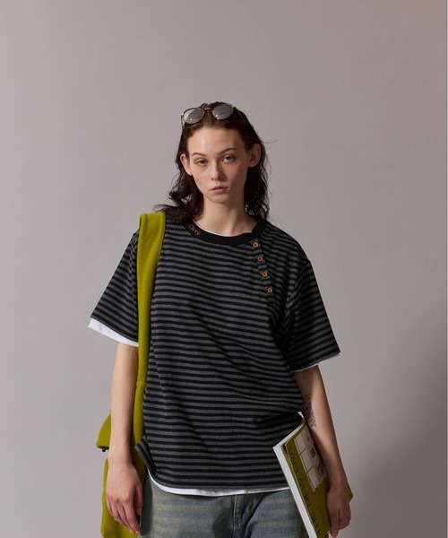 CIVVY.(シヴィ―)の「Side Button Border Tee - サイド ボタン ボーダー Tシャツ(Tシャツ/カットソー・メンズ・ホワイト/ブラック・MEDIUM/LARGE)」の8枚目の写真