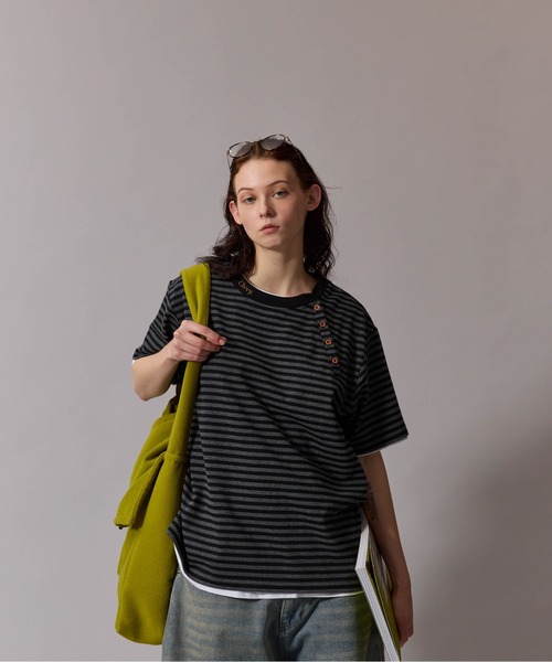 CIVVY.(シヴィ―)の「Side Button Border Tee - サイド ボタン ボーダー Tシャツ(Tシャツ/カットソー・メンズ・ホワイト/ブラック・MEDIUM/LARGE)」の11枚目の写真