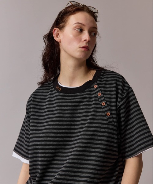 CIVVY.(シヴィ―)の「Side Button Border Tee - サイド ボタン ボーダー Tシャツ(Tシャツ/カットソー・メンズ・ホワイト/ブラック・MEDIUM/LARGE)」の16枚目の写真