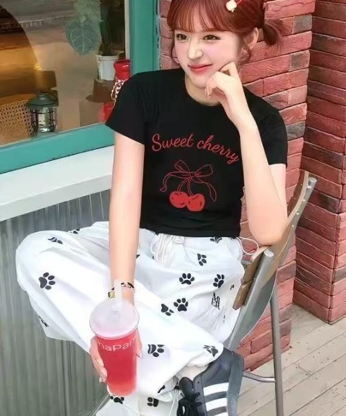 Achic(アシック)の「チェリー柄半袖(Tシャツ/カットソー・レディース・ホワイト/ブラック・M)」の4枚目の写真