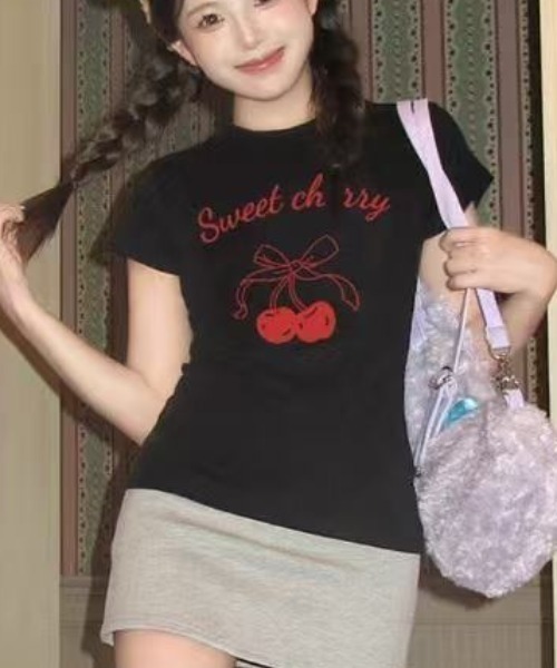 Achic(アシック)の「チェリー柄半袖(Tシャツ/カットソー・レディース・ホワイト/ブラック・M)」の7枚目の写真