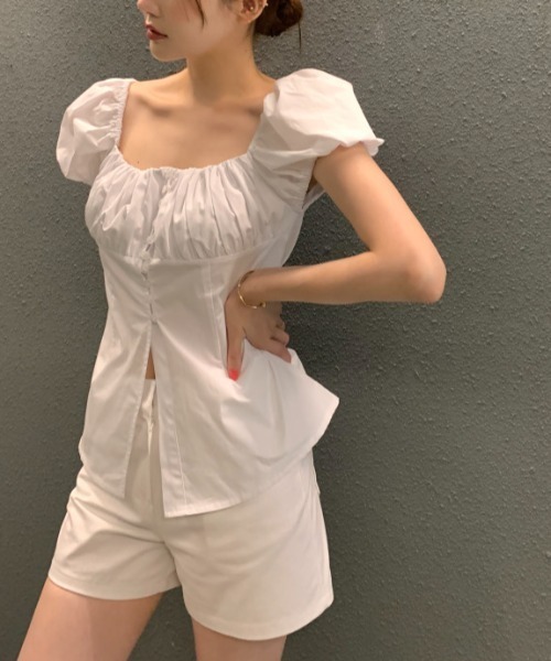 FAVORITO(ファヴォリート)の「シングルブレストパフスリーブシャツ(シャツ/ブラウス・レディース・ブラック/ブルー/ホワイト・F)」の2枚目の写真